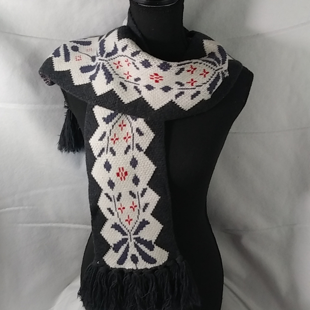 OLD NAVY PATTERNED NECK SCARF
